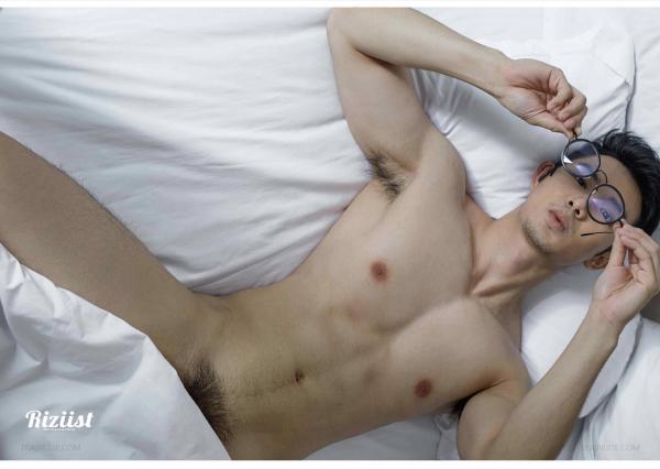 Riziist-Magazine-06--Bat