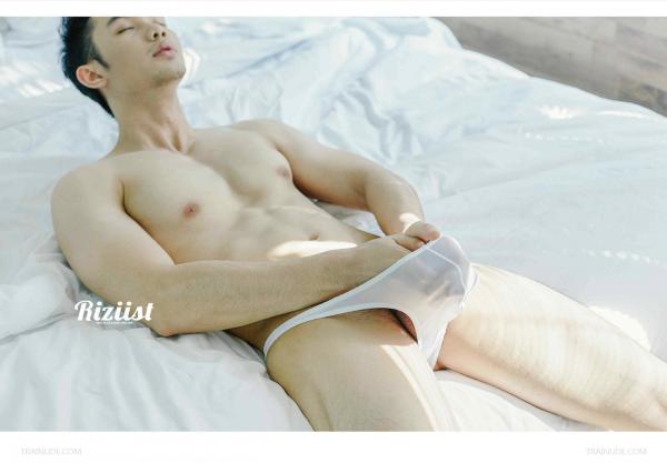 Riziist-Magazine-06--Bat