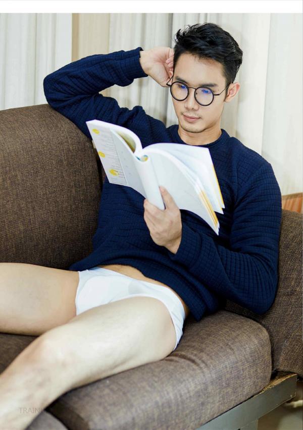 Riziist-Magazine-06--Bat