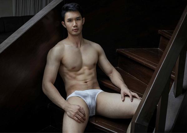 Riziist-Magazine-06--Bat