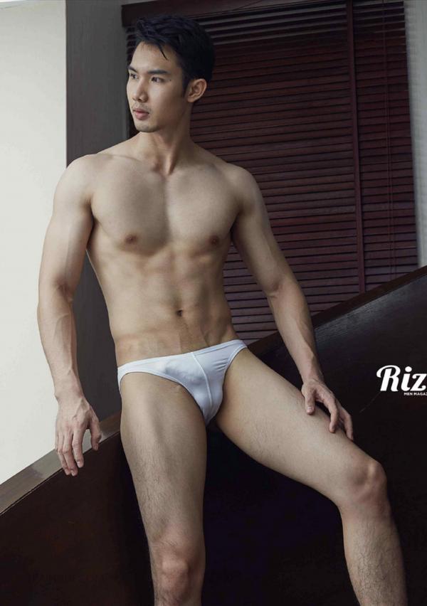 Riziist-Magazine-06--Bat