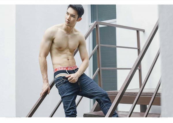 Riziist-Magazine-06--Bat