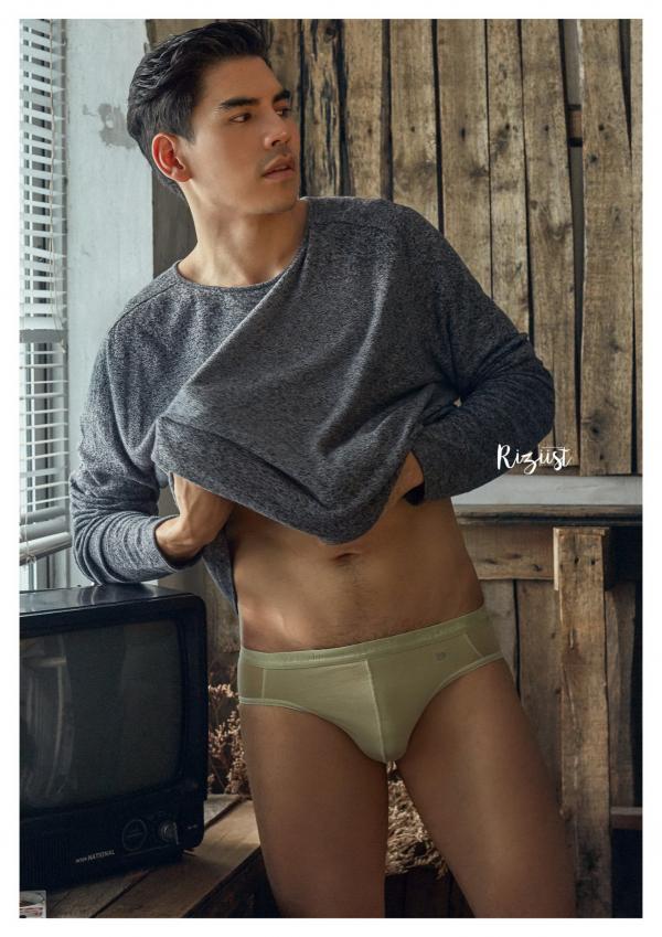 Riziist-Magazine-09--Bill