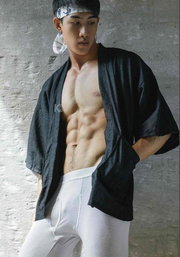 Riziist-Magazine-Issue-03-–-PALM-amp-TOR