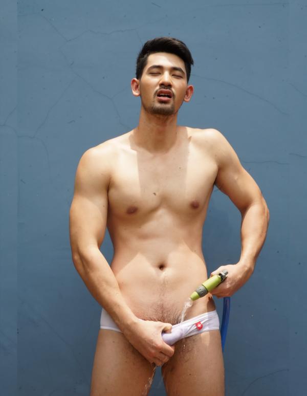 Touch-My-Body-01--Rome-Panupong