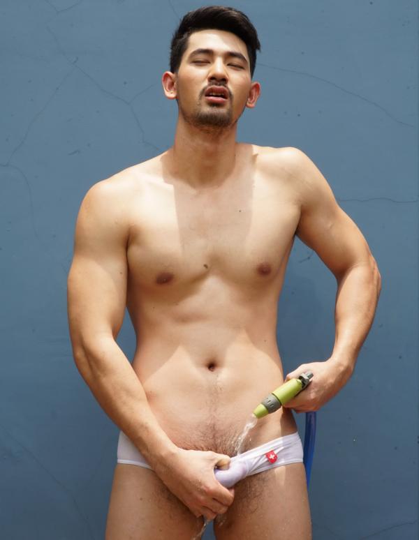 Touch-My-Body-01--Rome-Panupong