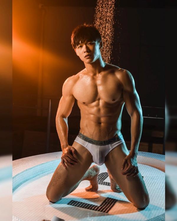 Yilianboy-collection-–-Six-pack-body