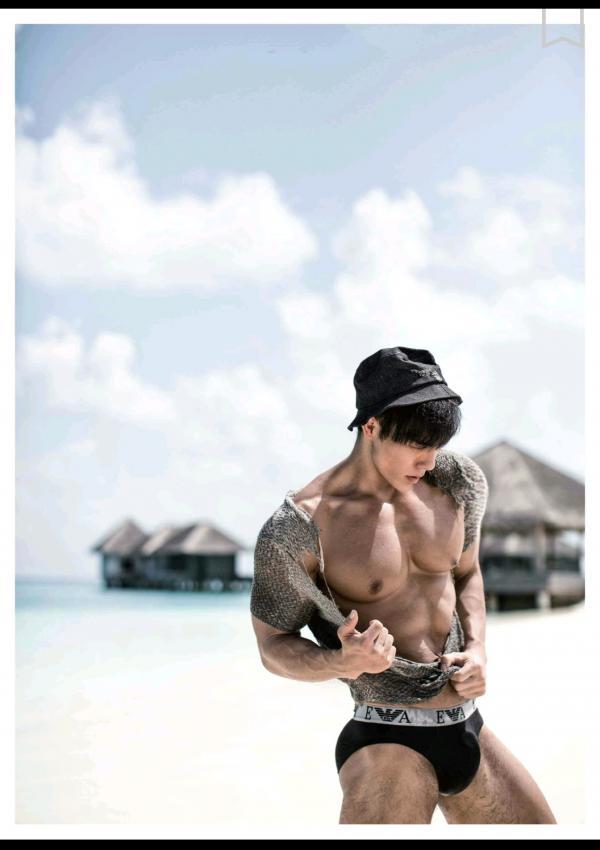 謝梓秋男性ヌード写真集「Naked-Osean」裸海之旅