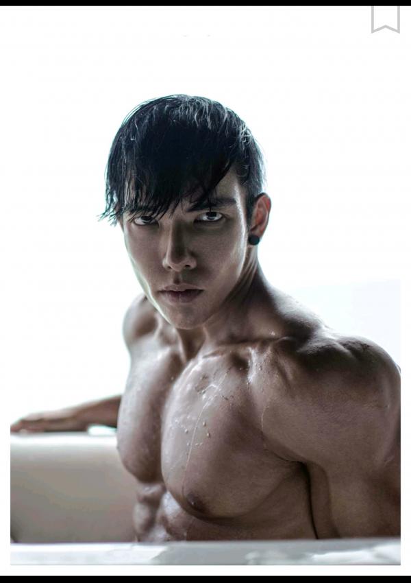 謝梓秋男性ヌード写真集「Naked-Osean」裸海之旅