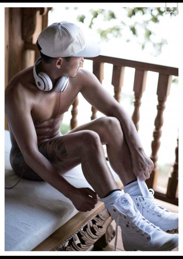 謝梓秋男性ヌード写真集「Naked-Osean」裸海之旅